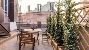 Apartment, 1 Schlafzimmer, Terrasse | 2 Schlafzimmer, individuell dekoriert, individuell eingerichtet