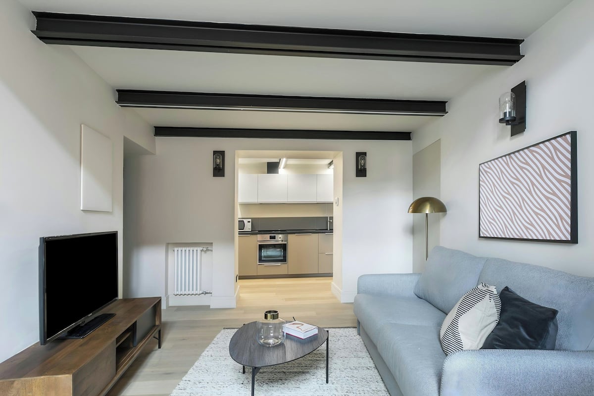 Appartement, 1 chambre | Salle de séjour | Télévision à écran plat