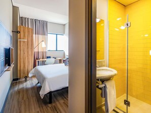 Chambre, 1 lit double, accessible aux personnes à mobilité réduite (Adapted) | Lit avec matelas Select Comfort, minibar