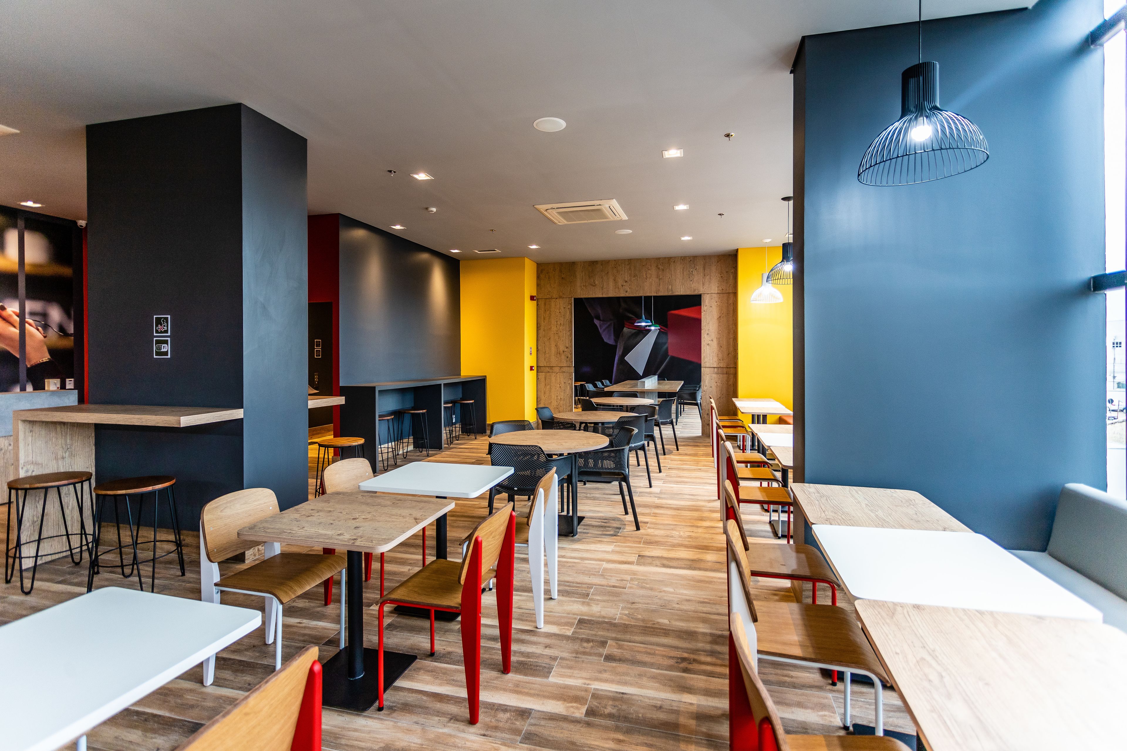 daily buffet breakfast (brl 25.00 per person)