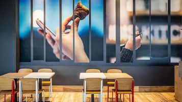 Daily buffet breakfast (BRL 25.00 per person)