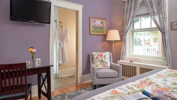 Lenore' Room | Premium bedding, individually decorated, individually furnished, desk
