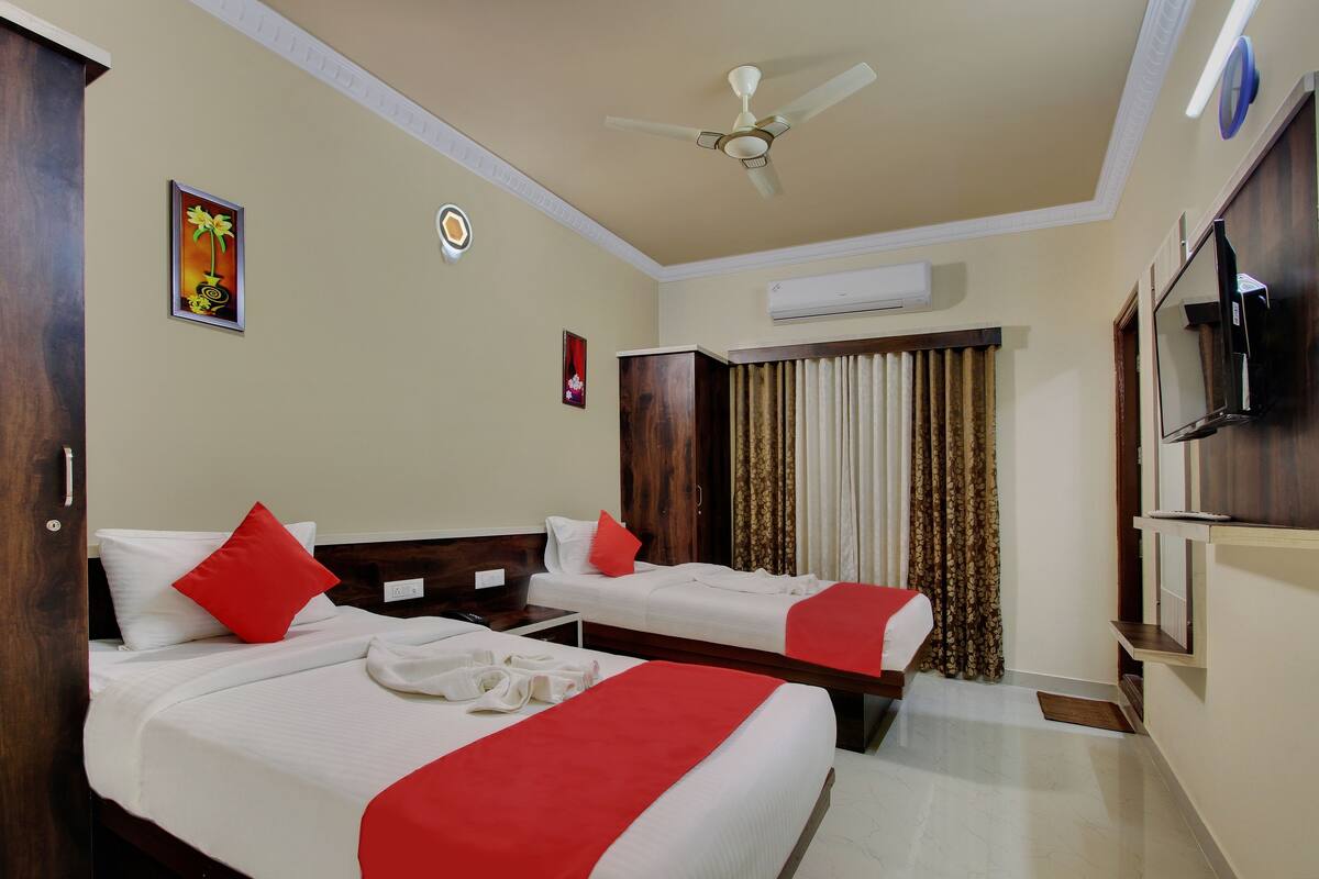 Executive Room, 2 Twin Beds | Iron/ironing board, rollaway beds, free WiFi