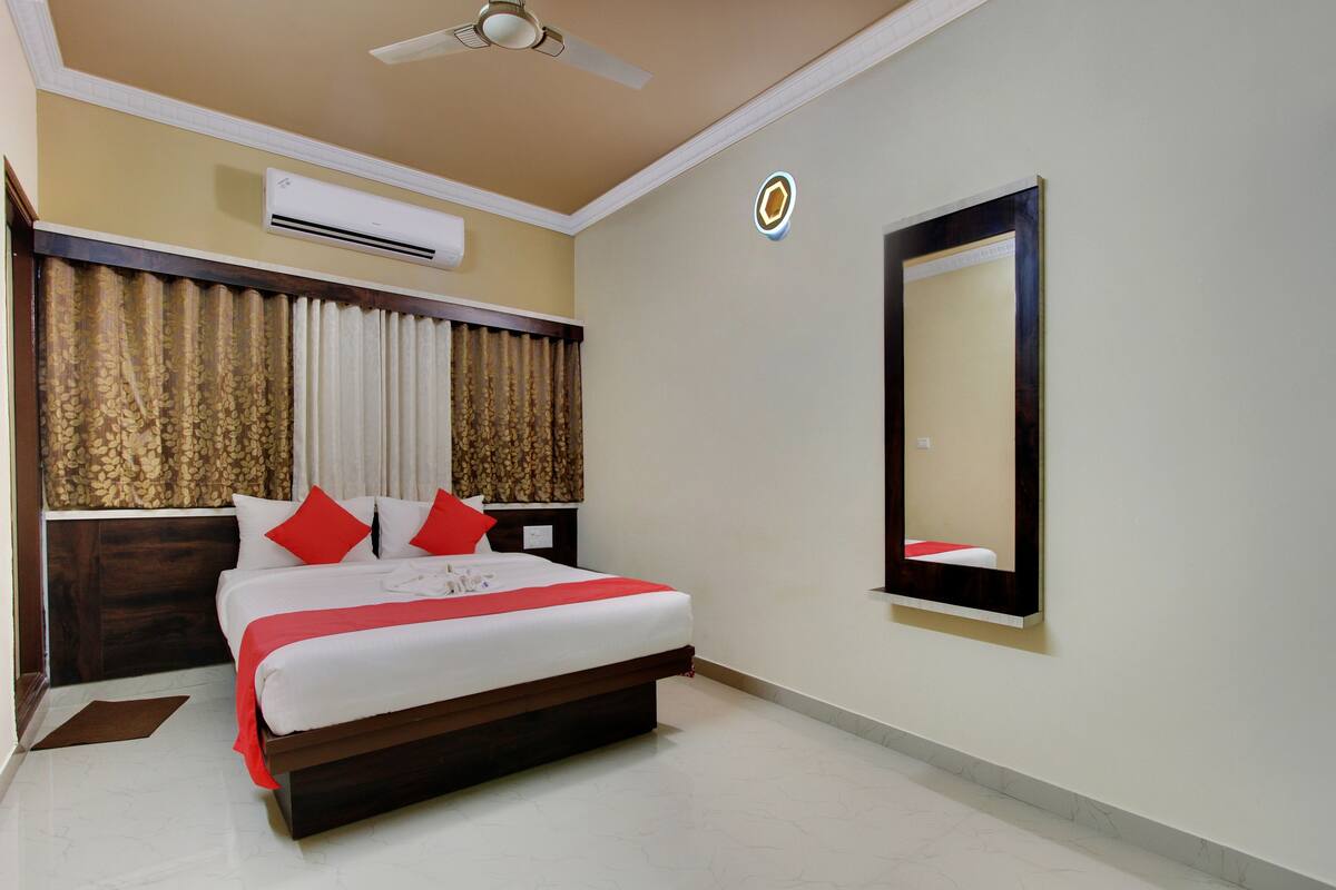 Standard Room | Iron/ironing board, rollaway beds, free WiFi