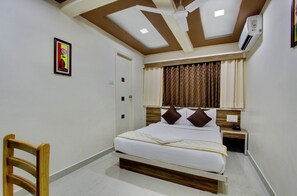 Desk, iron/ironing board, free WiFi, wheelchair access - Bluemoon Comforts (Bengaluru)