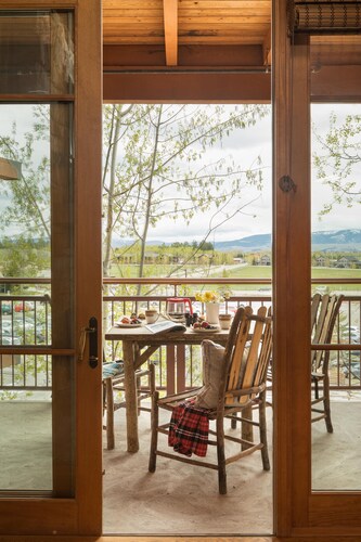 Outpost: Crystal Springs 303- AC & Next To Tram!