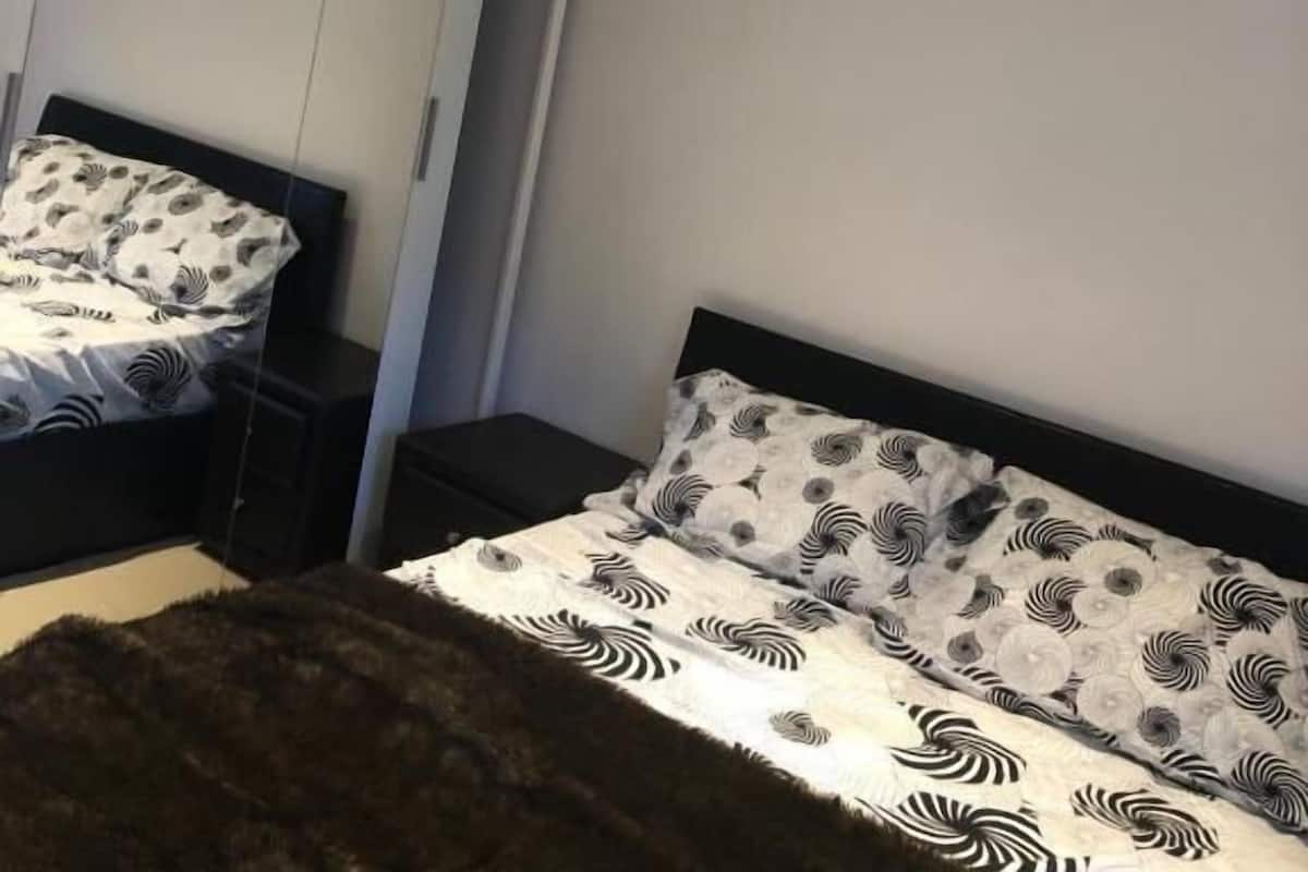 Individually furnished, blackout drapes, iron/ironing board, free WiFi