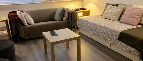 Design House, 2 Bedrooms, Non Smoking, Courtyard View | Living room | LED TV