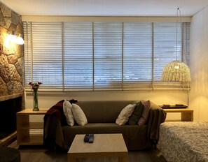 時尚獨棟房屋, 2 間臥室, 非吸煙房, 庭園景觀 | 起居區 | LED 液晶電視