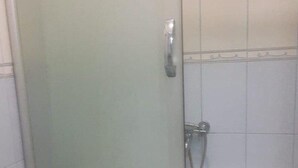 Deluxe Double Room, City View | Bathroom - Hotel Gold Dooel GMBH (Skopje)