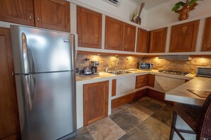 Luxury Condo, 1 King Bed with Sofa bed, Ocean View | Private kitchen | Fridge, microwave, cookware/dishes/utensils - Luxury Beachfront Mar Arena 2 (Jacó)