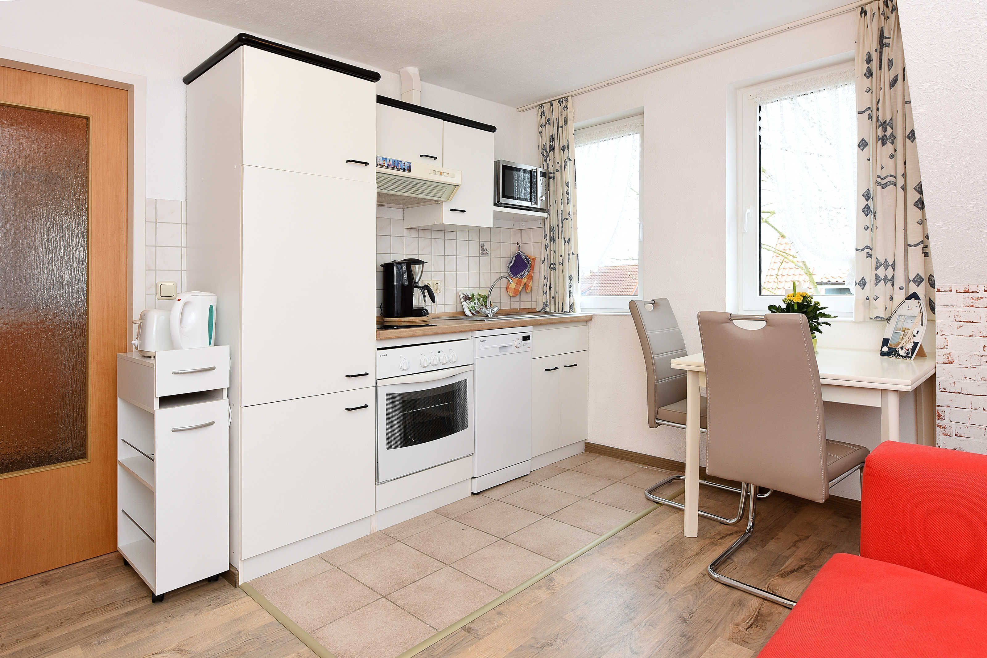 Kühlschrank, Mikrowelle, Ofen, Geschirrspüler