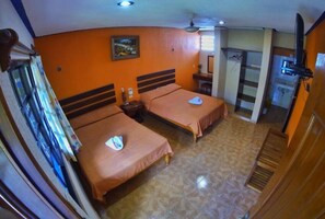 ベーシック ダブルルーム ダブルベッド 2 台 | 1 室のベッドルーム、アイロン / アイロン台、WiFi (無料)、ベッドシーツ