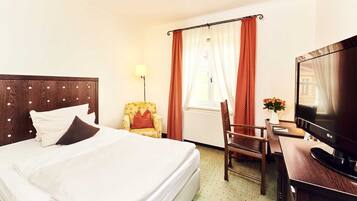 1 Schlafzimmer, Zimmersafe, Schreibtisch, Reisekinderbett