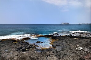 Beach - 🏖️Beautiful Ocean Views | Top Floor | Concierge Included (Kailua Kona)