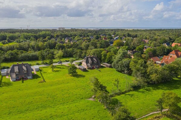 Unclassified image, 1 of 20, button