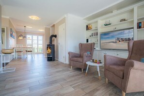 Unclassified image, 4 of 20, button