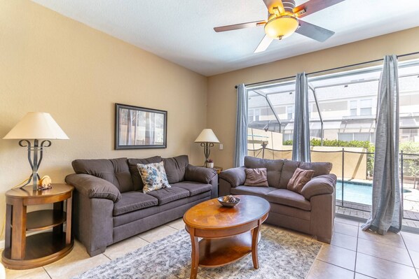 TV, DVD player, ping pong - New Listing! Windsor Hills Resort, 3mi to Disney & 12mi to Universal - IT700 (Kissimmee)