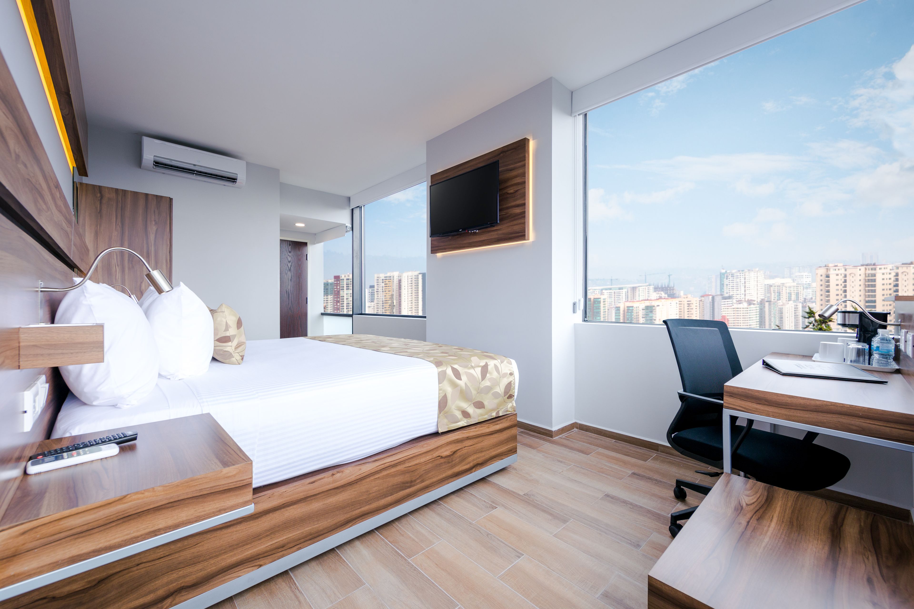 1 bedroom, pillow-top beds, in-room safe, desk