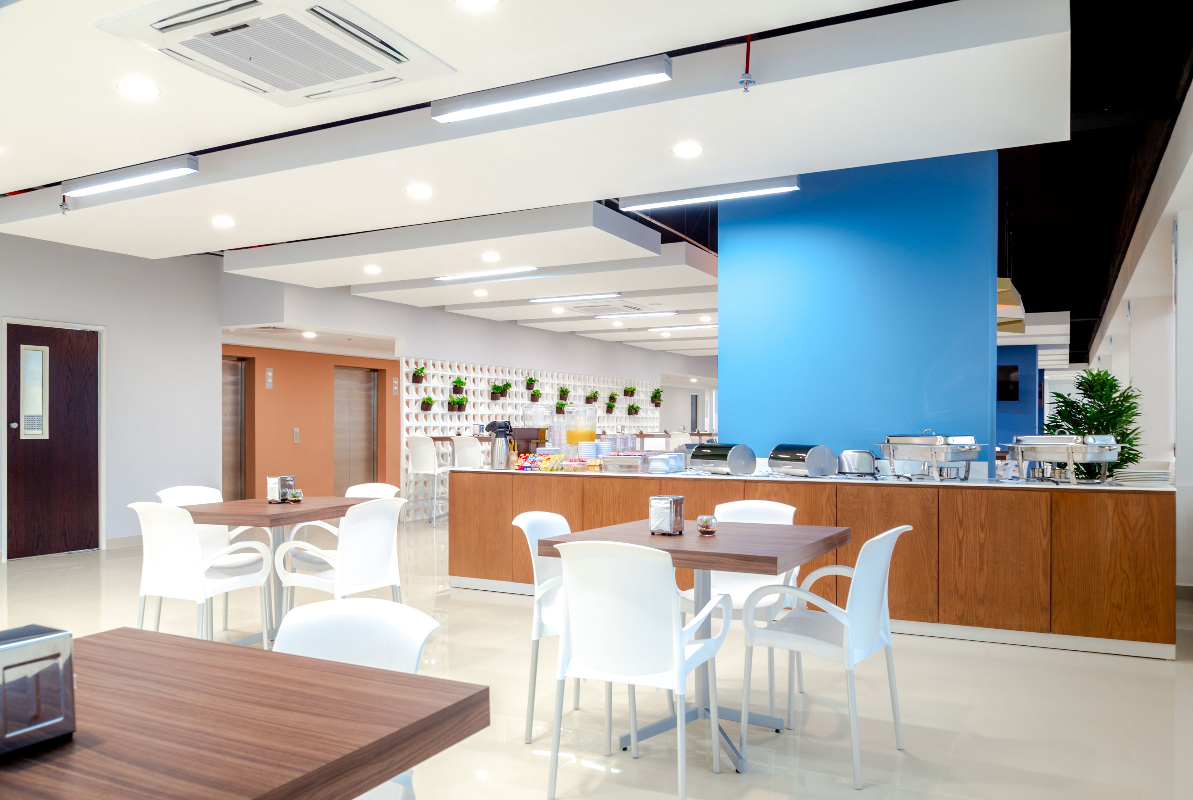 Free daily full breakfast