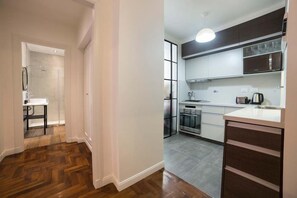 冰箱、微波炉、厨具/餐具