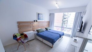 開放式客房, 1 張加大雙人床, 私人浴室 | 熨斗/熨衣板、免費無線上網、床單