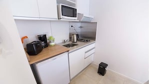 Studio, 1 Queen Bed, Private Bathroom | Shared kitchen - Guise & Charcas (Buenos Aires)