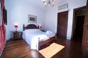 Appartement, 2 slaapkamers, privébadkamer | Een strijkplank/strijkijzer, gratis wifi, beddengoed