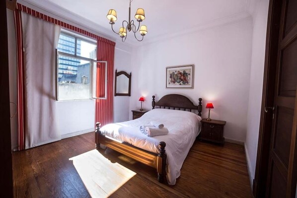 Appartement, 2 slaapkamers, privébadkamer | Een strijkplank/strijkijzer, gratis wifi, beddengoed