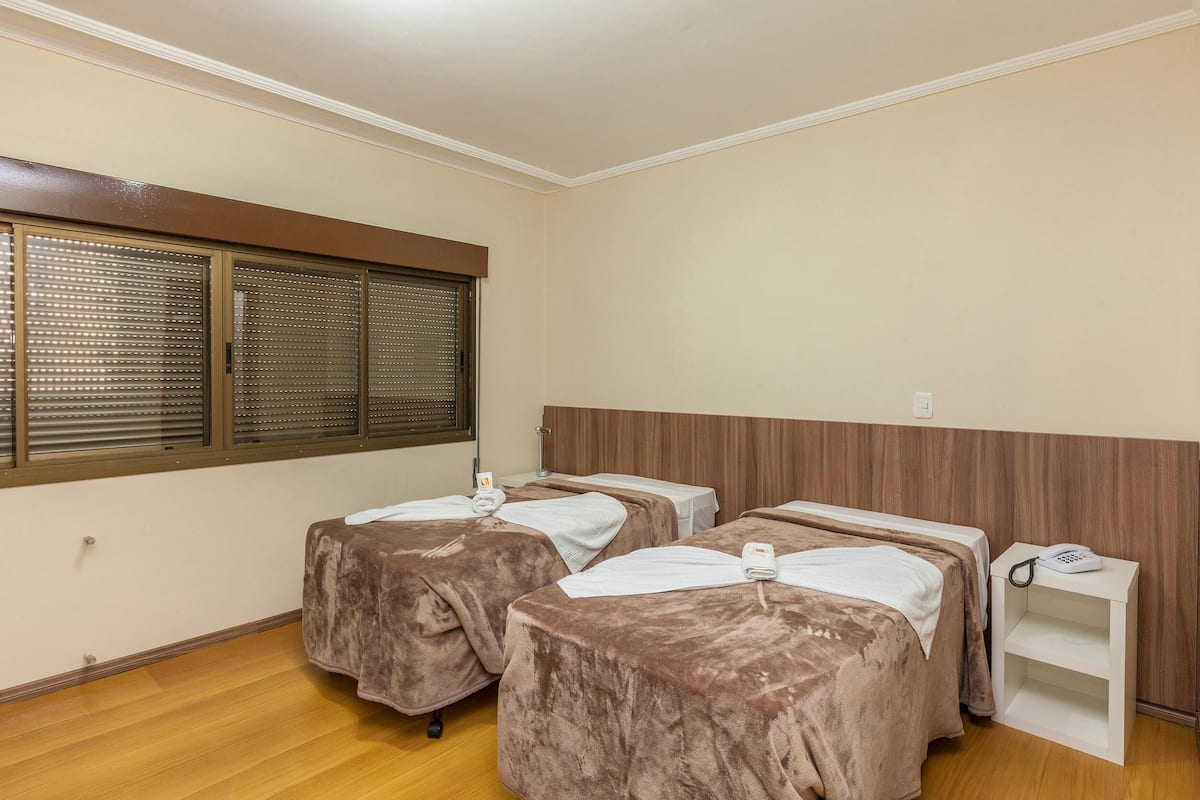 Minibar, iron/ironing board, free WiFi, bed sheets