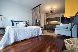 Comfort Studio, 1 Queen Bed, Private Bathroom