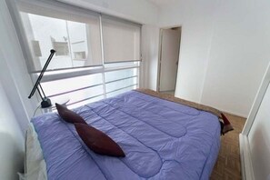 Lägenhet - 1 queensize-säng - privat badrum | Strykjärn/strykbräda, gratis wi-fi och sängkläder