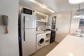 Apartment, 1 Queen-Bett, eigenes Bad | Gemeinschaftsküche | Kühlschrank, Mikrowelle, Ofen, Herdplatte