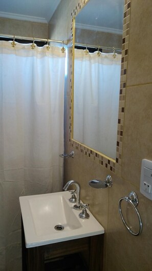 Shower, bidet, towels