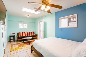 สตูดิโอ (2330/A) | บริเวณภายนอก