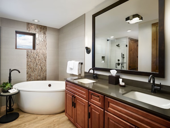 A modern bathroom with a freestanding bathtub, dual sinks, and a large mirror. - Hyatt Vacation Club at The Ranahan (Breckenridge)