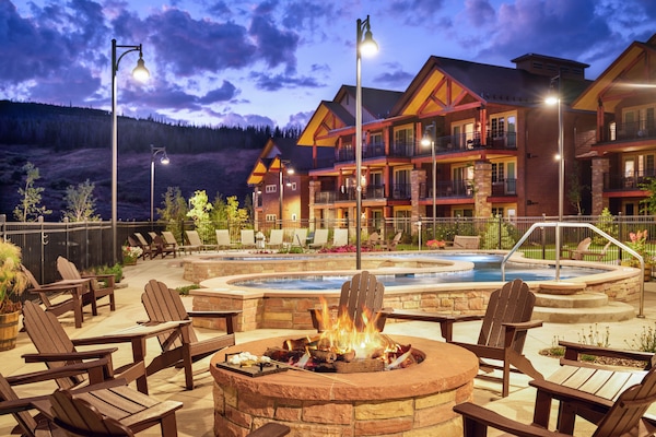 Indoor pool, outdoor pool