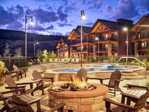Indoor pool, outdoor pool - Hyatt Vacation Club at The Ranahan (Breckenridge)