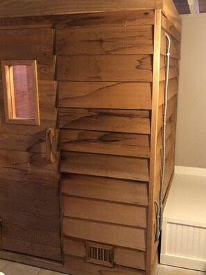 Sauna - Perfect Getaway overlooking the Puget Sound, Close to Ruston Point and UPS (Tacoma)