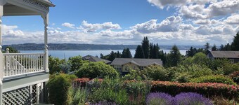 Perfect Getaway overlooking the Puget Sound, Close to Ruston Point and UPS