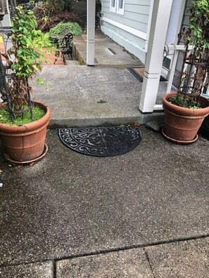 Exterior detail - Perfect Getaway overlooking the Puget Sound, Close to Ruston Point and UPS (Tacoma)