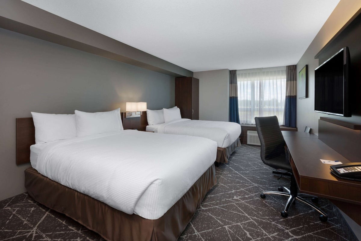 Hypo-allergenic bedding available, desk, iron/ironing board, WiFi (free)
