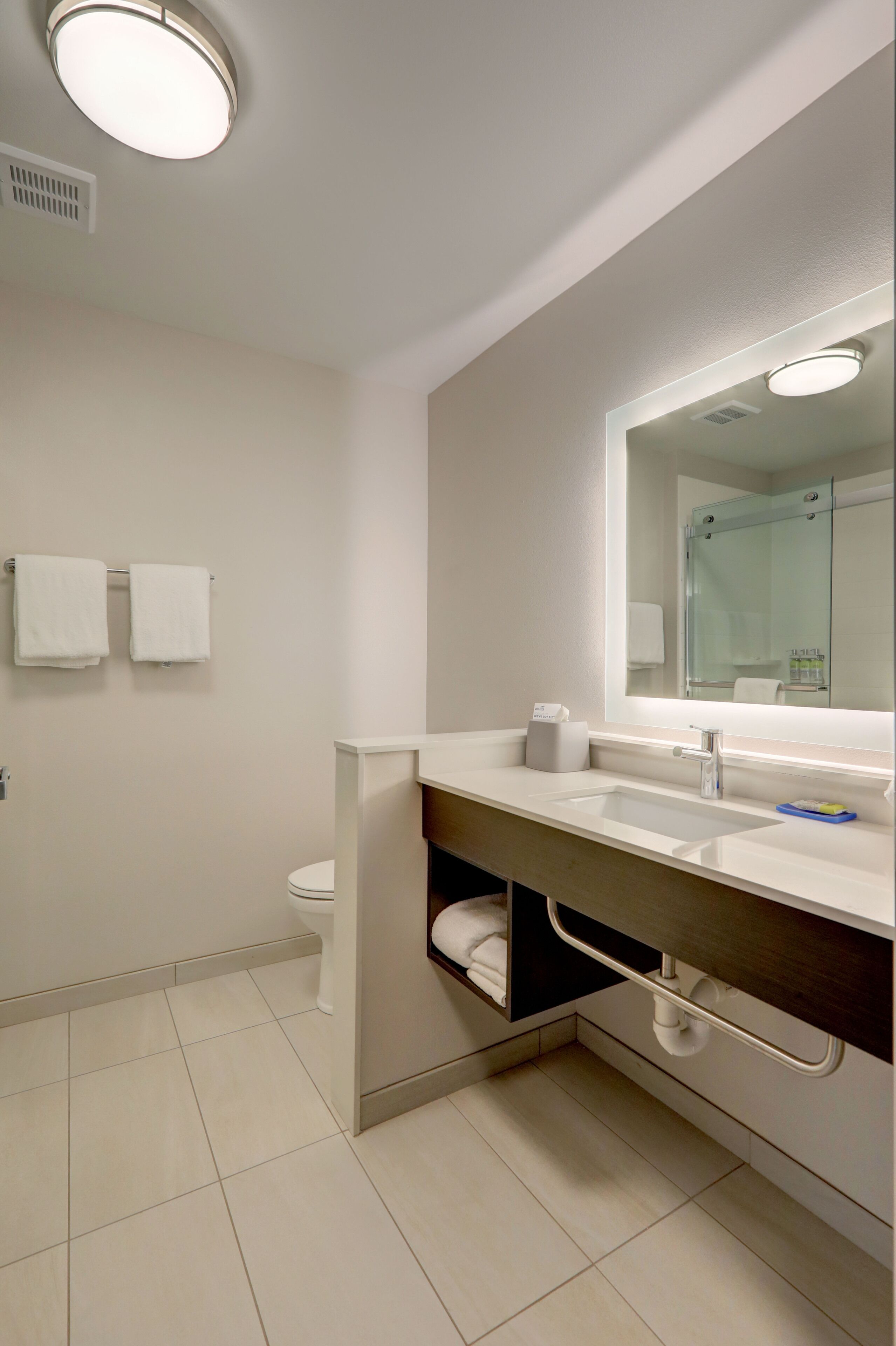 standard room | bathroom | free toiletries, hair dryer, towels, soap