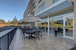BBQ/picnic area - Holiday Inn Express & Suites Auburn Downtown by IHG (Auburn)