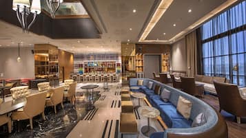 4 restaurants; breakfast, lunch, dinner and brunch served