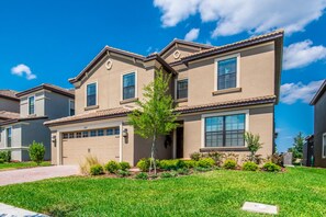 Villa, 6 Bedrooms | Front of property