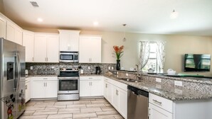 Villa, Multiple Beds | Private kitchen | Fridge, microwave, stovetop, dishwasher - Champions Gate 1314bw (Davenport)