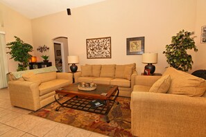 Villa, 4 camere da letto | Area soggiorno | TV