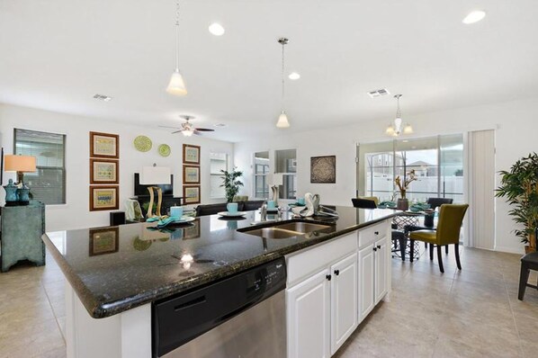 House, 5 Bedrooms | Private kitchen | Fridge, freezer