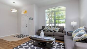 Villa, 5 Bedrooms | Living area